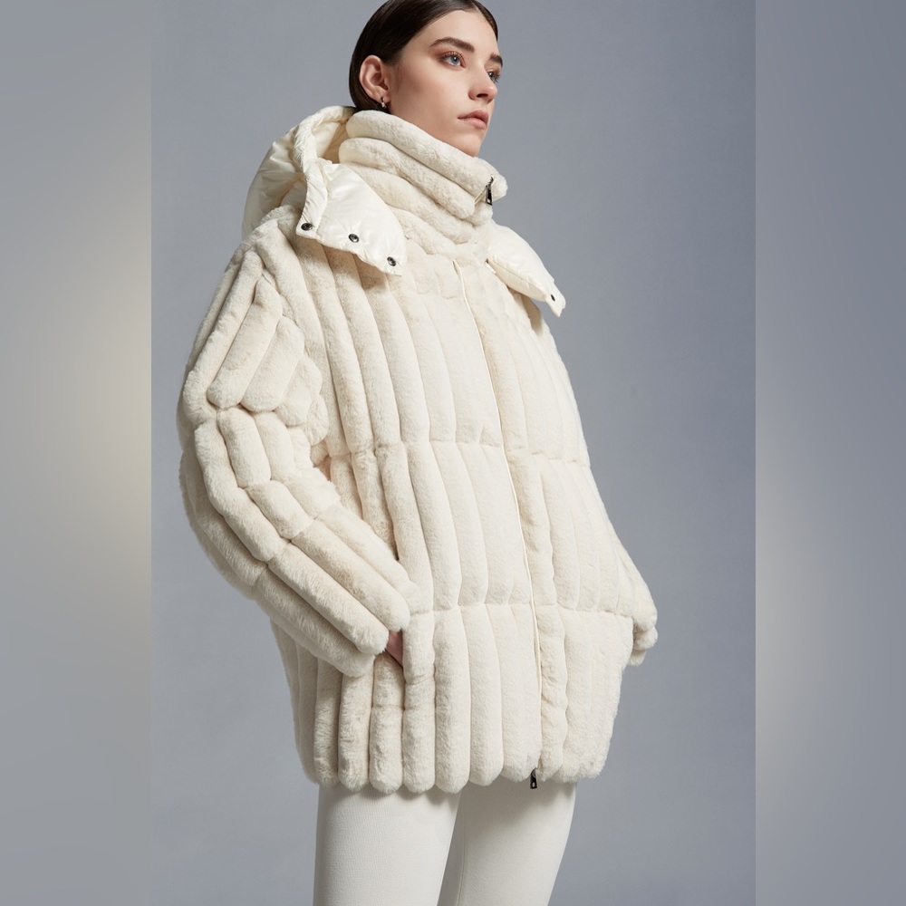 Moncler Fare Short Down Jacket Size 4 - NWT
